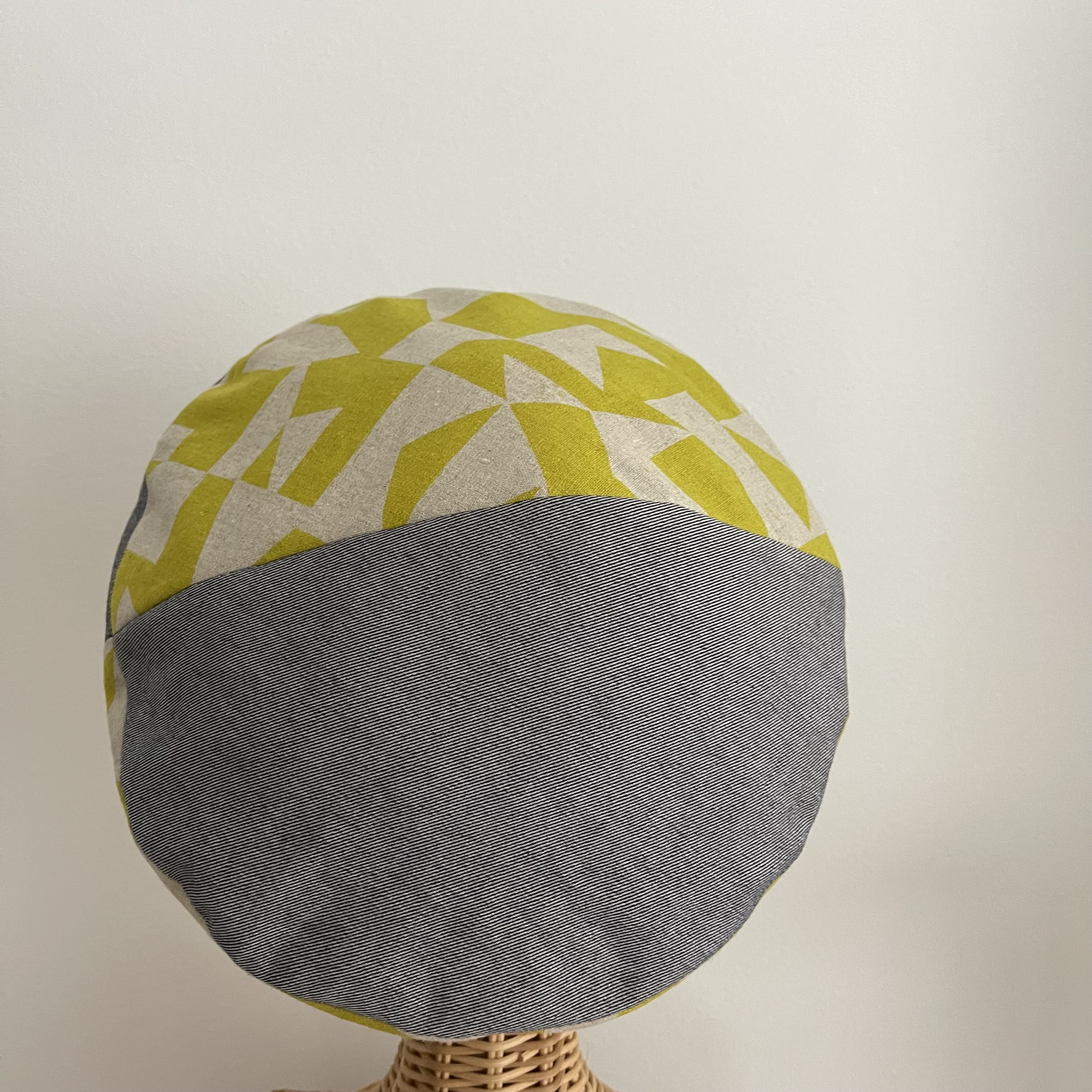 グレー×イエローベレー|ふたつの表情をたのしむ帽子